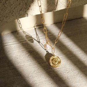 Elizabeth pearl Necklace with Hammered Chain